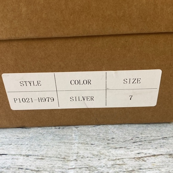 OMINE Women’s Pointed Toe Heels – Silver Rhinestone Embellished – Size 7 - Picture 10 of 11